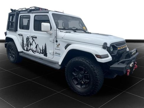 Used 2023 Jeep Wrangler Unlimited Sahara w/ Cold Weather Group AWD/4WD image 7