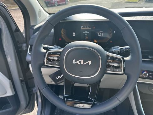 New 2026 Kia Carnival EX image 11