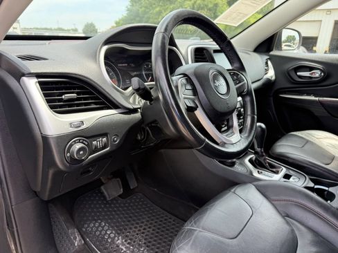 Used 2014 Jeep Cherokee Trailhawk w/ Comfort/Convenience Group AWD/4WD image 17