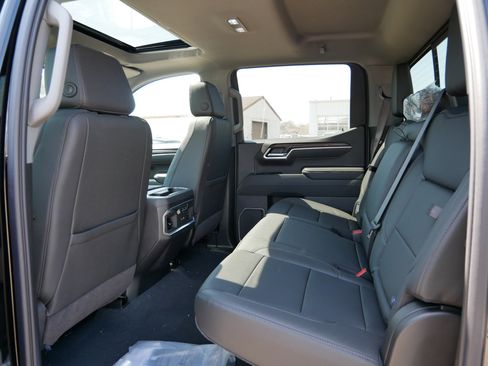 New 2026 GMC Sierra 1500 SLT w/ SLT Premium Plus Package AWD/4WD image 12