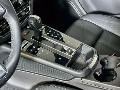 Certified 2024 Porsche Macan AWD/4WD image 22