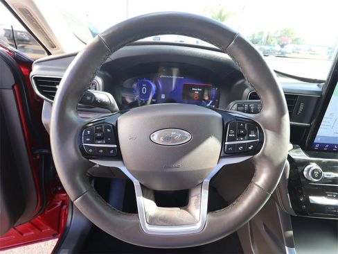 Certified 2022 Ford Explorer Platinum w/ Equipment Group 601A image 16