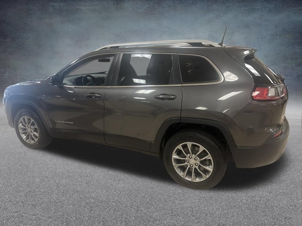 Used 2019 Jeep Cherokee Latitude Plus w/ Cold Weather Group AWD/4WD image 4