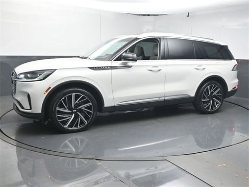 Used 2025 Lincoln Aviator Reserve w/ Equipment Group 201A image 4