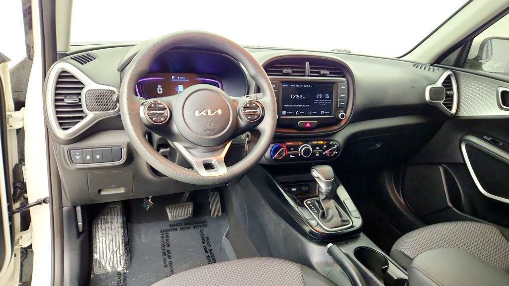 Used 2024 Kia Soul LX w/ Option Group 015 FWD image 12