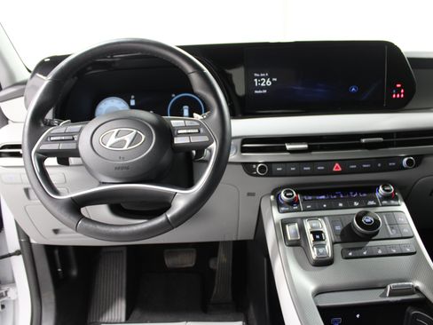 Used 2025 Hyundai Palisade SEL FWD image 2