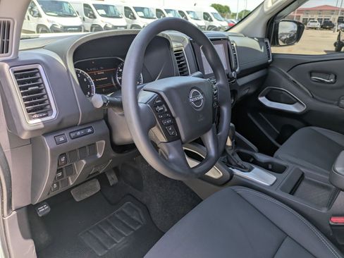 Used 2022 Nissan Frontier SV w/ Technology Package RWD image 10
