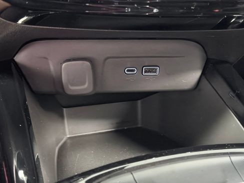 Used 2025 Chevrolet Trax LT w/ Driver Confidence Package FWD image 42