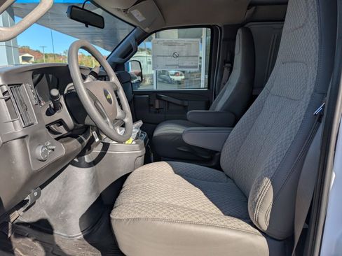 New 2025 Chevrolet Express 3500 WT image 10