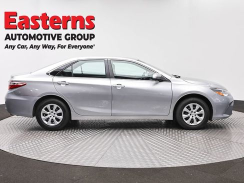 Used 2017 Toyota Camry LE FWD image 4