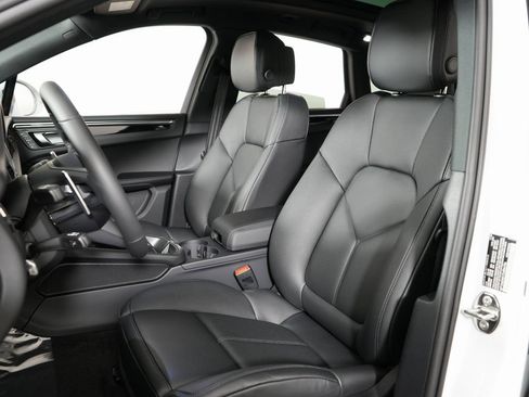 Used 2026 Porsche Macan AWD/4WD image 5