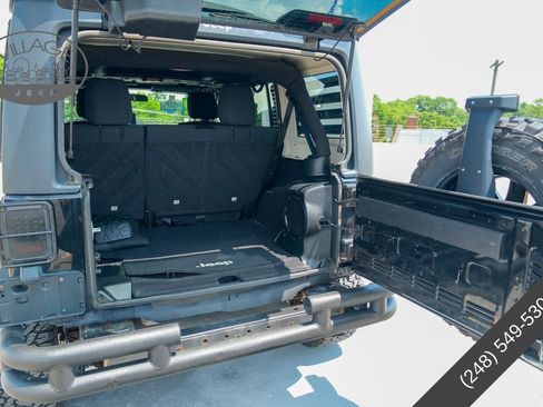 Used 2012 Jeep Wrangler Unlimited Sahara AWD/4WD image 7