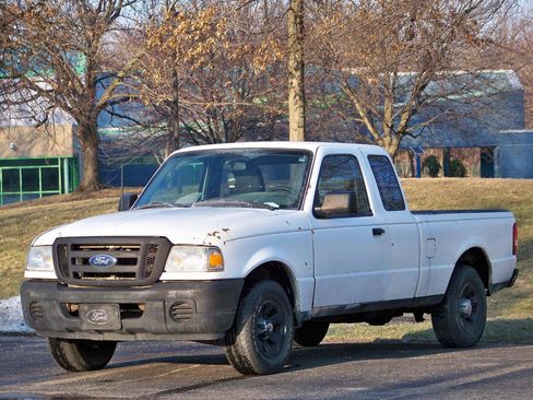 Used 2011 Ford Ranger XL image 2