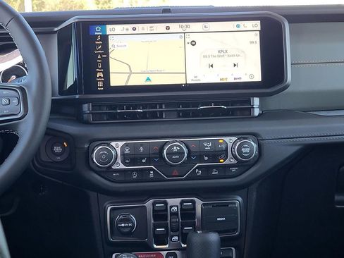 New 2025 Jeep Gladiator Mojave image 14