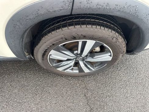 Used 2023 Nissan Rogue SL w/ SL Premium Package image 9