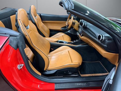 Used 2019 Ferrari Portofino RWD image 17
