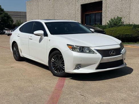 Used 2014 Lexus ES 350 w/ Luxury Package FWD image 1