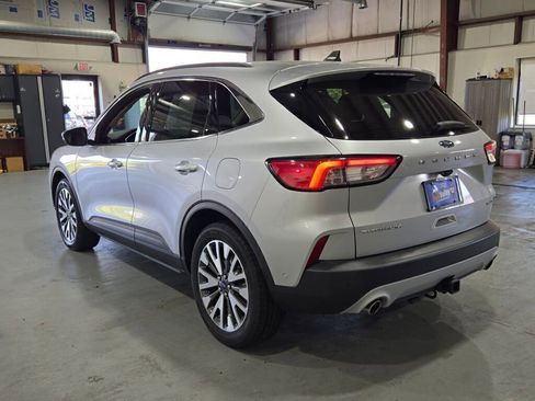 Used 2020 Ford Escape Titanium image 17