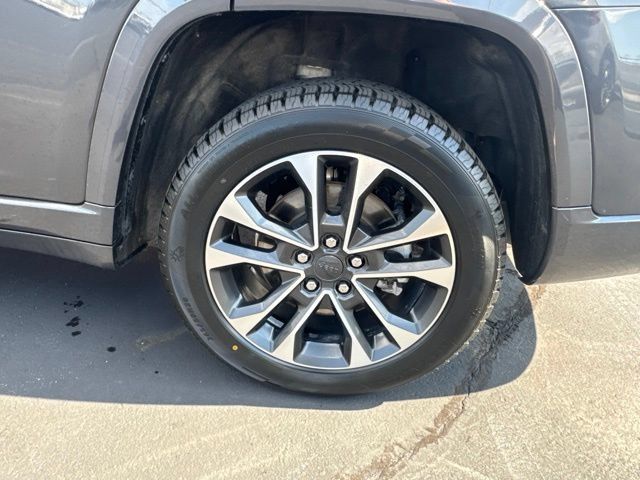 Used 2021 Jeep Grand Cherokee L Overland w/ Luxury Tech Group IV AWD/4WD image 26