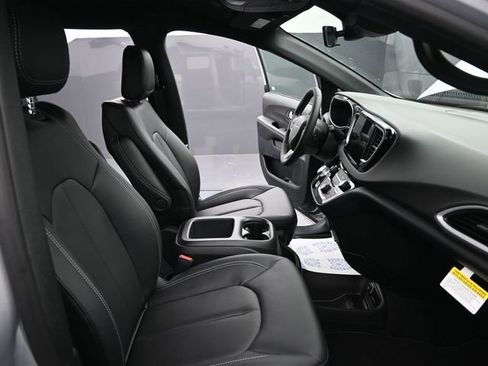 New 2026 Chrysler Voyager LX image 23