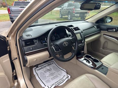 Used 2012 Toyota Camry XLE image 7