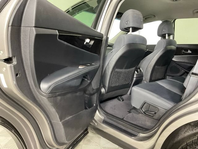 Used 2017 Kia Sorento AWD image 11