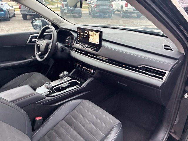 Used 2025 Mitsubishi Outlander SE FWD image 50
