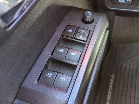 Used 2019 Toyota Tacoma TRD Sport image 25
