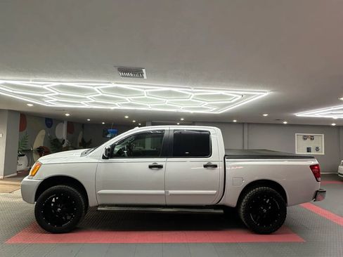 Used 2013 Nissan Titan SV w/ SV Value Truck Pkg RWD image 3