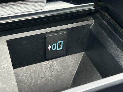 Used 2024 Ford F250 Platinum w/ Tremor Off-Road Package image 36