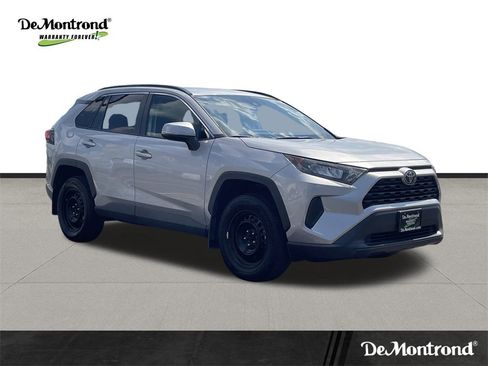 Used 2021 Toyota RAV4 LE image 3