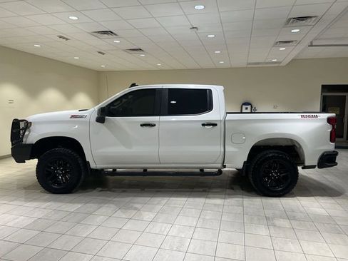 Used 2020 Chevrolet Silverado 1500 LT Trail Boss w/ Convenience Package image 2
