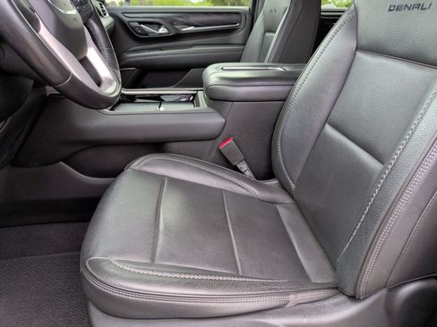 Used 2021 GMC Yukon Denali w/ Denali Premium Package image 27