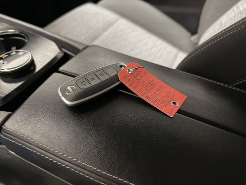 Used 2023 Nissan Rogue SV image 14