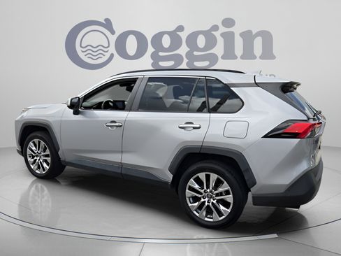 Used 2019 Toyota RAV4 XLE Premium FWD image 3