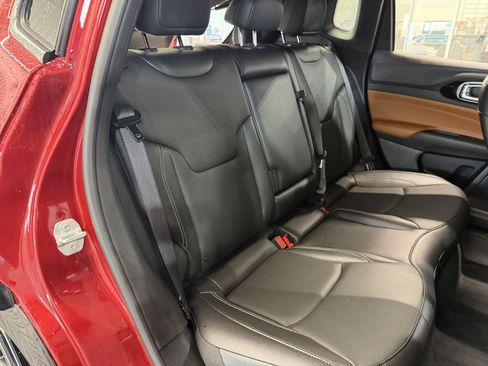 Certified 2025 Jeep Compass Limited w/ Elite Group AWD/4WD image 18