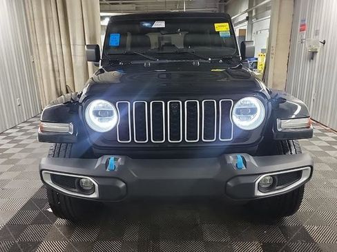 Used 2024 Jeep Wrangler Unlimited Sahara w/ Technology Group image 7