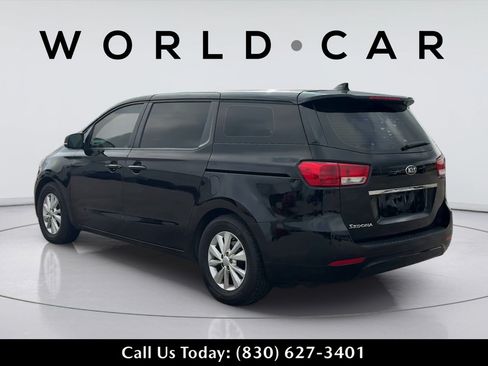 Used 2018 Kia Sedona L FWD image 5