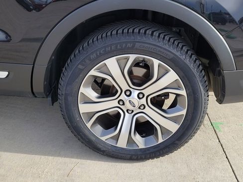 Used 2019 Ford Explorer Platinum image 17