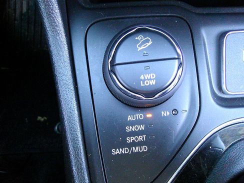 Used 2019 Jeep Cherokee Overland w/ Trailer Tow Group image 30