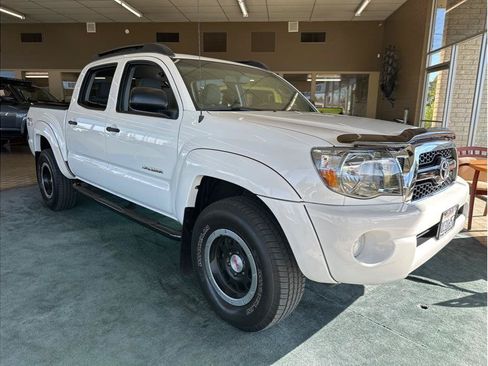 Used 2011 Toyota Tacoma 4x4 Double Cab w/ TRD Off-Road Pkg w/JBL Audio image 40