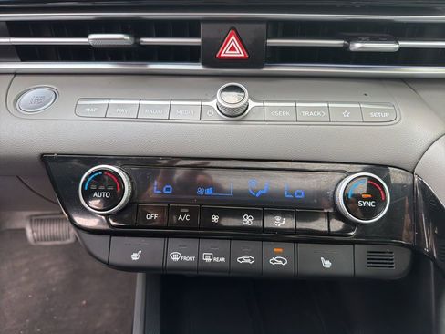 Used 2025 Hyundai Elantra SEL FWD image 20