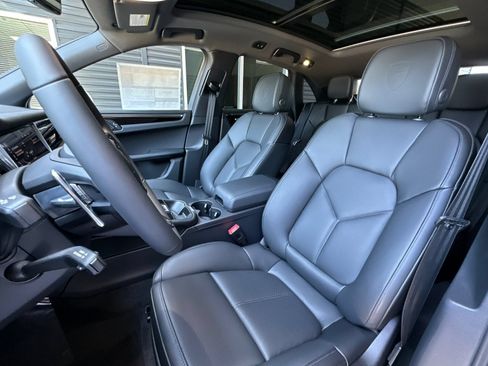 New 2026 Porsche Macan AWD/4WD image 5