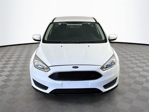 Used 2017 Ford Focus SE w/ Cold Weather Package image 2