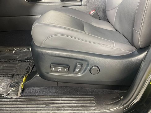 Used 2023 Lexus GX 460 Premium w/ Premium Package image 24