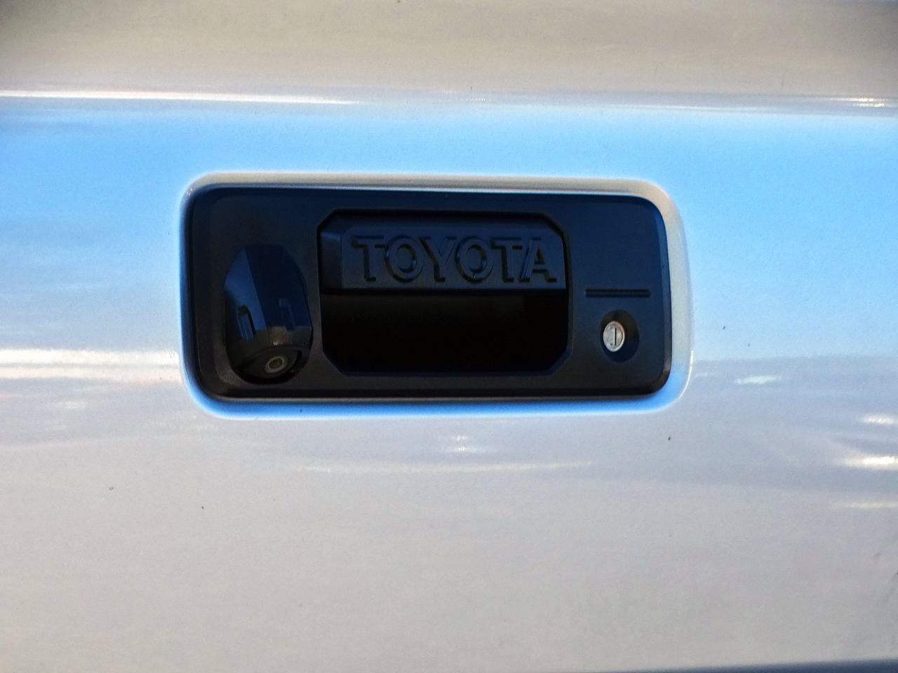 Used 2017 Toyota Tacoma TRD Sport w/ Tow Package (A/T) AWD/4WD image 14