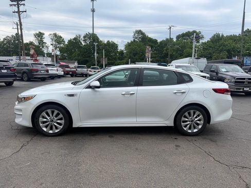 Used 2018 Kia Optima LX w/ 17" Alloy Wheels Package FWD image 5