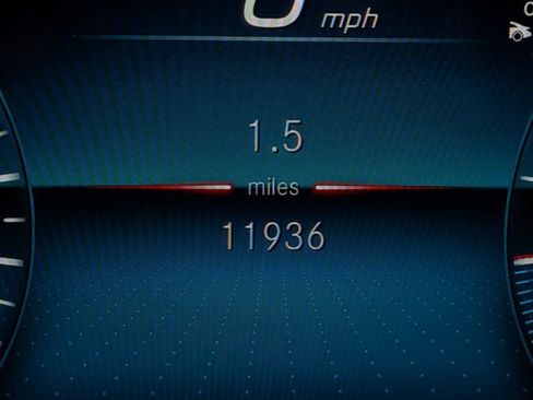 Used 2023 Mercedes-Benz CLA 250 4MATIC image 9