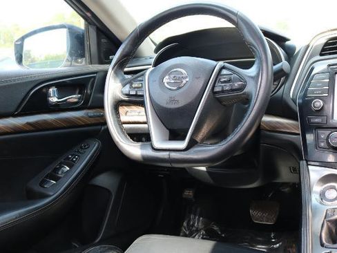 Used 2017 Nissan Maxima Platinum image 21