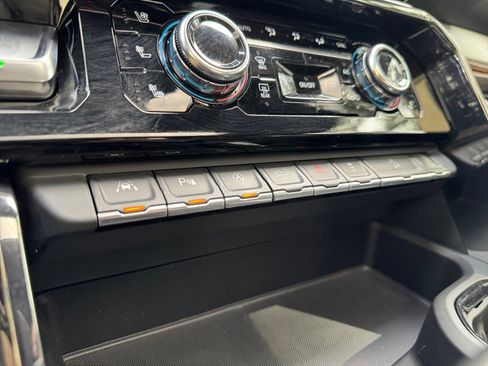 Used 2023 GMC Sierra 1500 AT4 w/ Technology Package AWD/4WD image 28